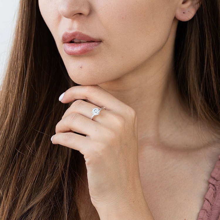 Срібна заручальна каблучка з фіанітом 111864 від ювелірного магазину Онікс - 2