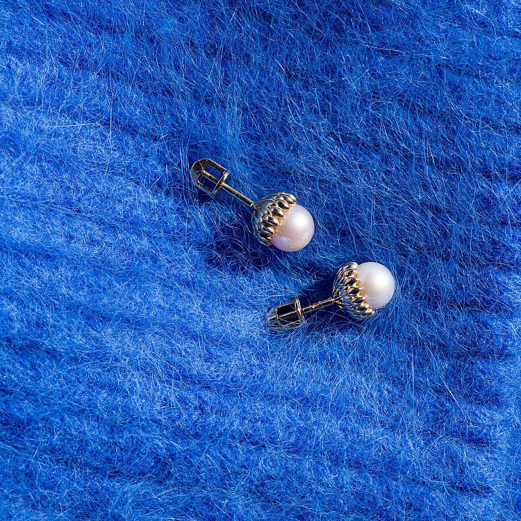 Золотые серьги - пусеты с жемчугом с07579 от ювелирного магазина Оникс - 2