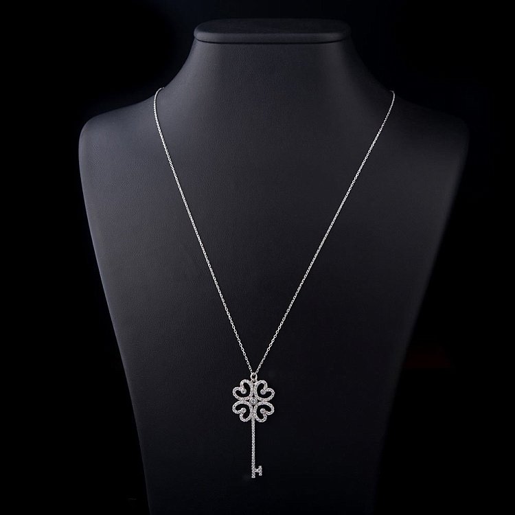 Срібне кольє "Ключик-конюшина" з фіанітами 18467 від ювелірного магазину Онікс - 1