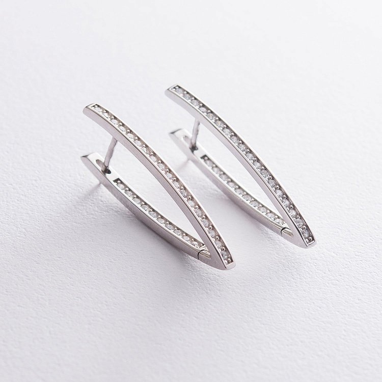 Серебряные серьги "Инициатива" (белые фианиты) 122682 от ювелирного магазина Оникс