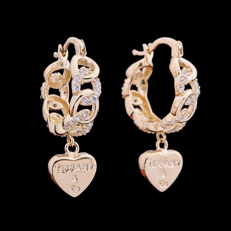 Золотые серьги с сердцами с фианитами с03871 Золотые серьги с сердцами с фианитами с03871 от ювелирного магазина Оникс