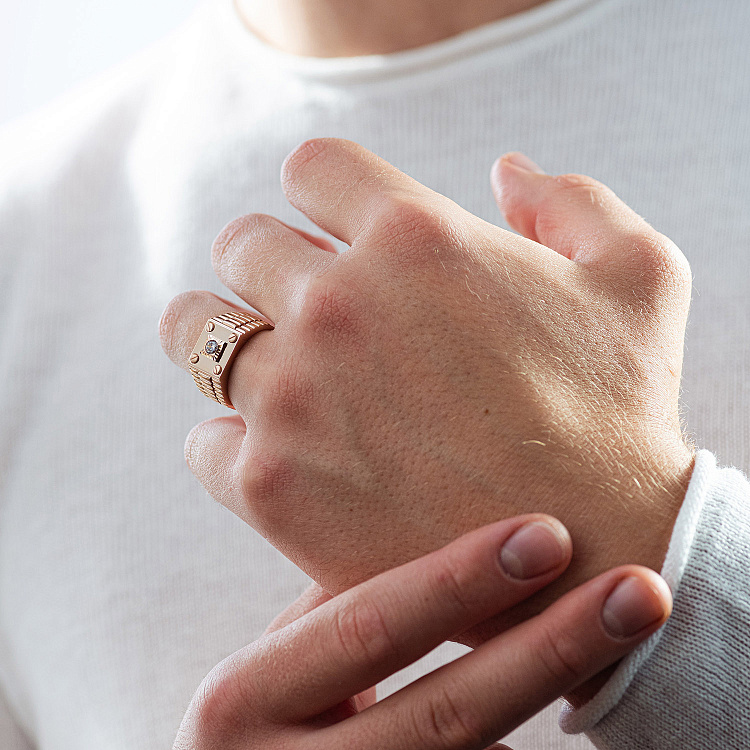 Чоловіча золота печатка з фіанітом к08222 від ювелірного магазину Онікс - 3