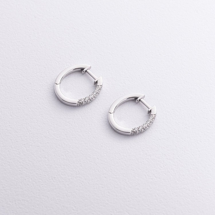 Сережки - кільця з діамантами (біле золото) 340131121 від ювелірного магазину Онікс - 2