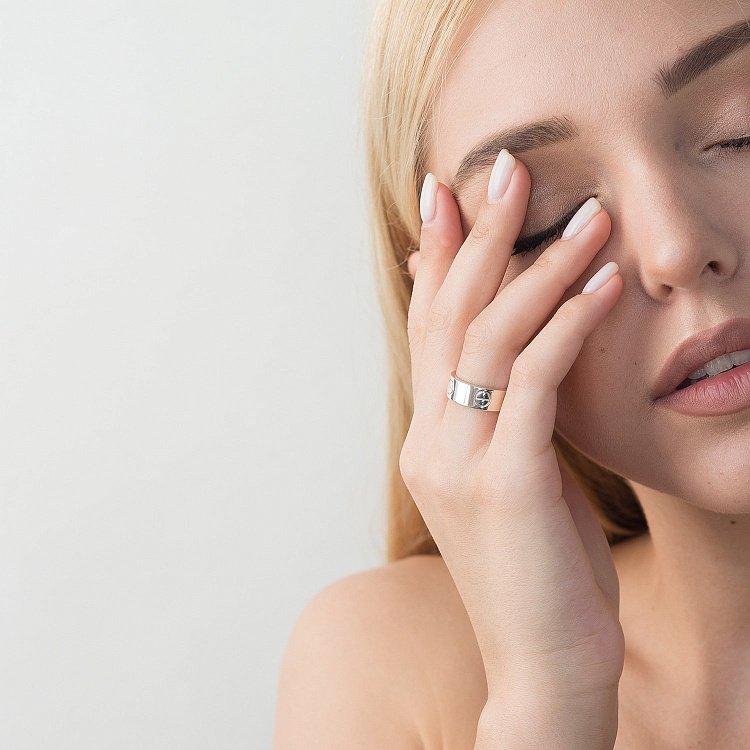 Серебряное кольцо 111908 от ювелирного магазина Оникс - 2