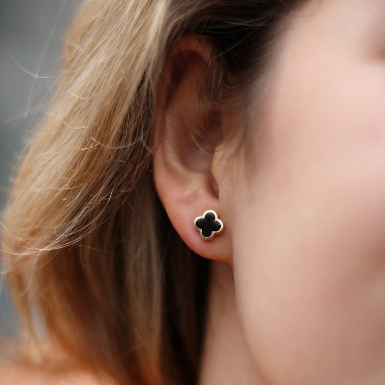 Золоті сережки - пусети Конюшина з емаллю с06503 від ювелірного магазину Онікс - 3