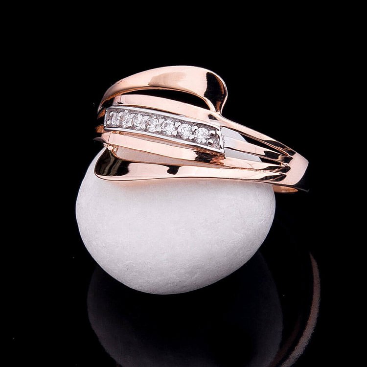 Золота каблучка з фіанітами к03952 від ювелірного магазину Онікс