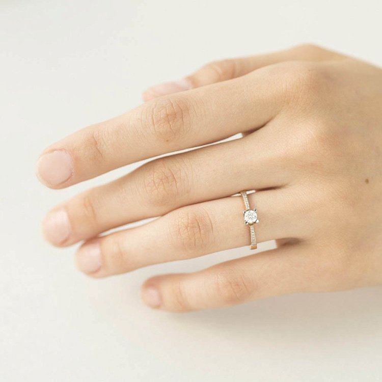 Золотое помолвочное кольцо с бриллиантами кб03036ч от ювелирного магазина Оникс - 3