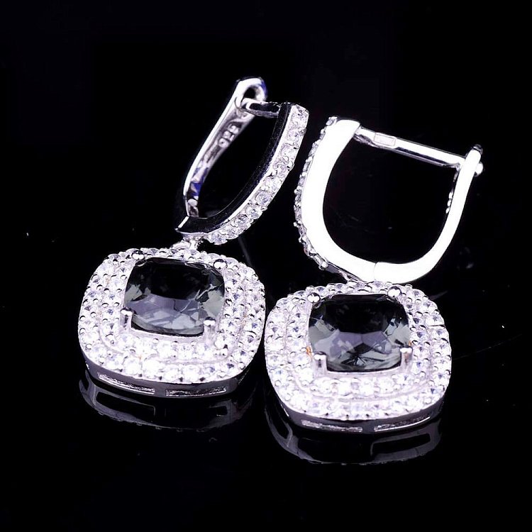 Срібні сережки (фіаніт, синтетична шпінель) с020 від ювелірного магазину Онікс - 1