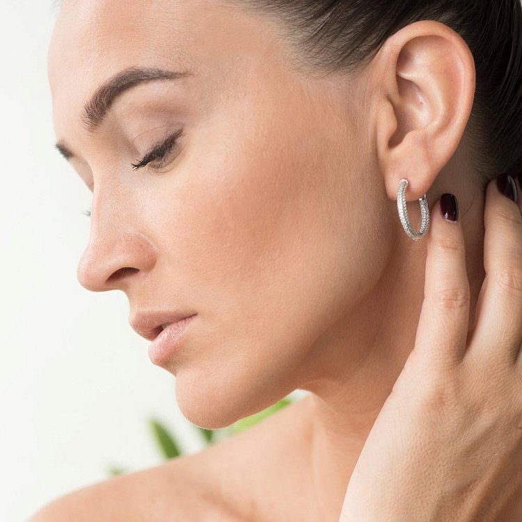 Серебряные серьги-кольца с фианитами 12910 от ювелирного магазина Оникс