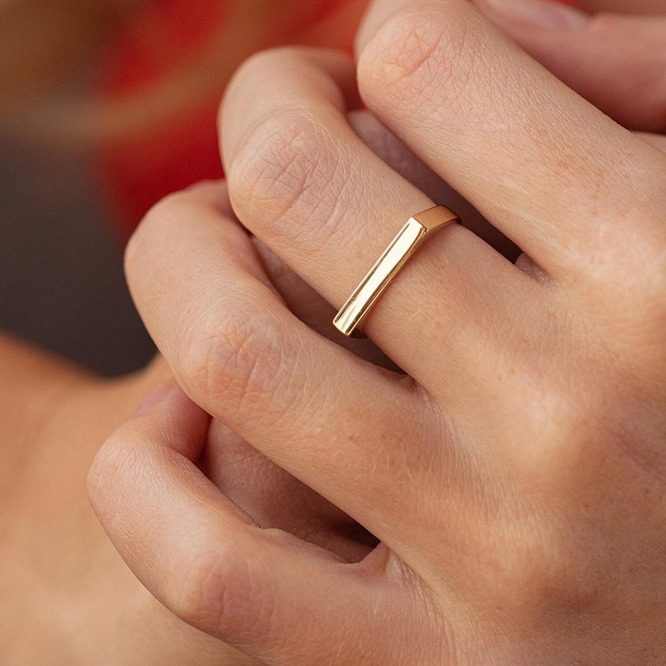 Каблучка в жовтому золоті (можливе гравіювання) к07600 від ювелірного магазину Онікс - 1