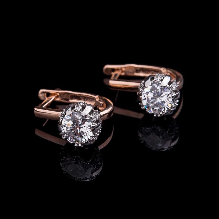 Золотые серьги с фианитами с04123 от ювелирного магазина Оникс