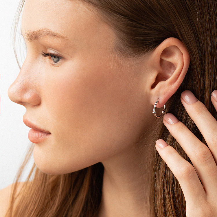 Сережки - кільця "Bamboo" у білому золоті с09110 від ювелірного магазину Онікс - 4