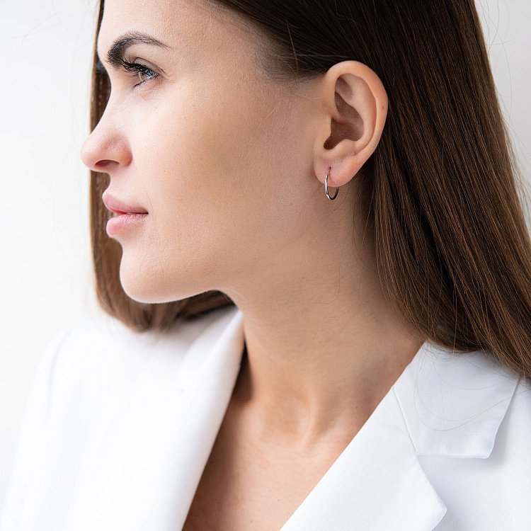 Серьги - кольца в белом золоте (1.5 см) с07152 от ювелирного магазина Оникс - 1