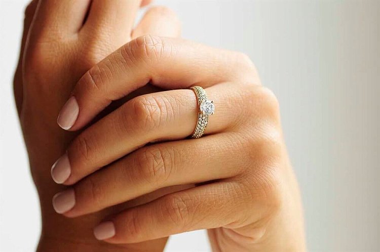 Золотое кольцо с фианитами к01689ж от ювелирного магазина Оникс - 7