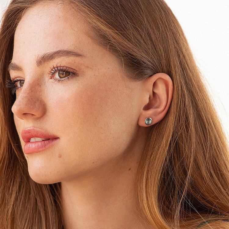 Золоті сережки-пусети з блакитним топазом с06296 від ювелірного магазину Онікс - 1