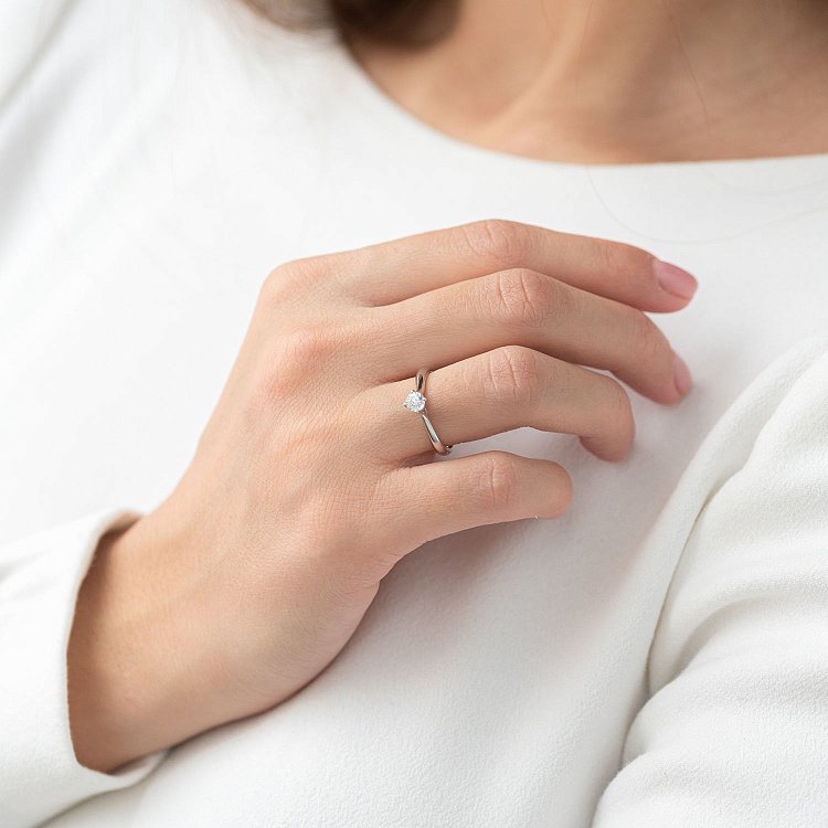 Золотое помолвочное кольцо (куб. цирконий Swarovski) к06267 от ювелирного магазина Оникс - 1