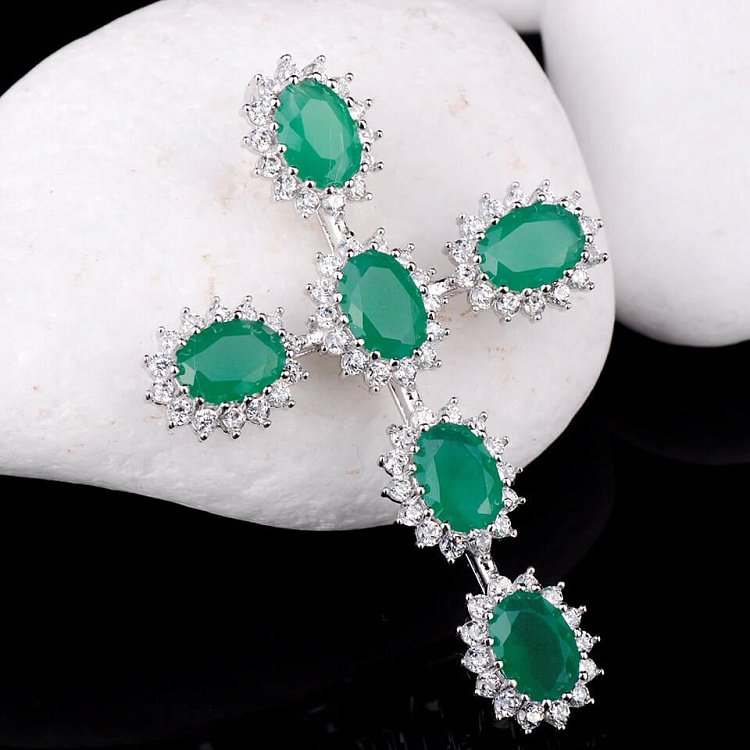 Срібний хрестик із зеленими фіанітами 131898 від ювелірного магазину Онікс - 2