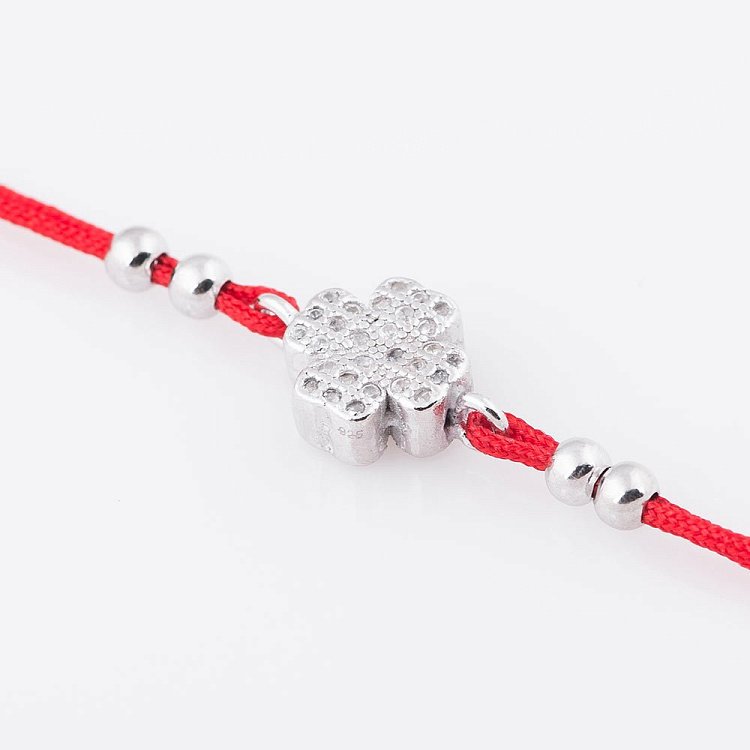 Браслет с красной нитью "Клевер" и фианитами 141155 от ювелирного магазина Оникс - 1