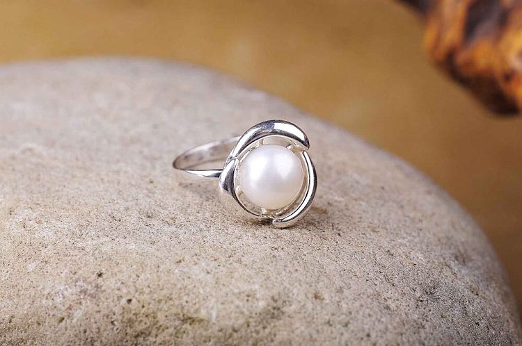 Кольцо (культивированный пресноводный жемчуг) 111024 от ювелирного магазина Оникс - 1