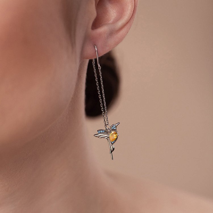 Серебряные серьги - протяжки "Колибри" (синие и желтые камни) 530 от ювелирного магазина Оникс
