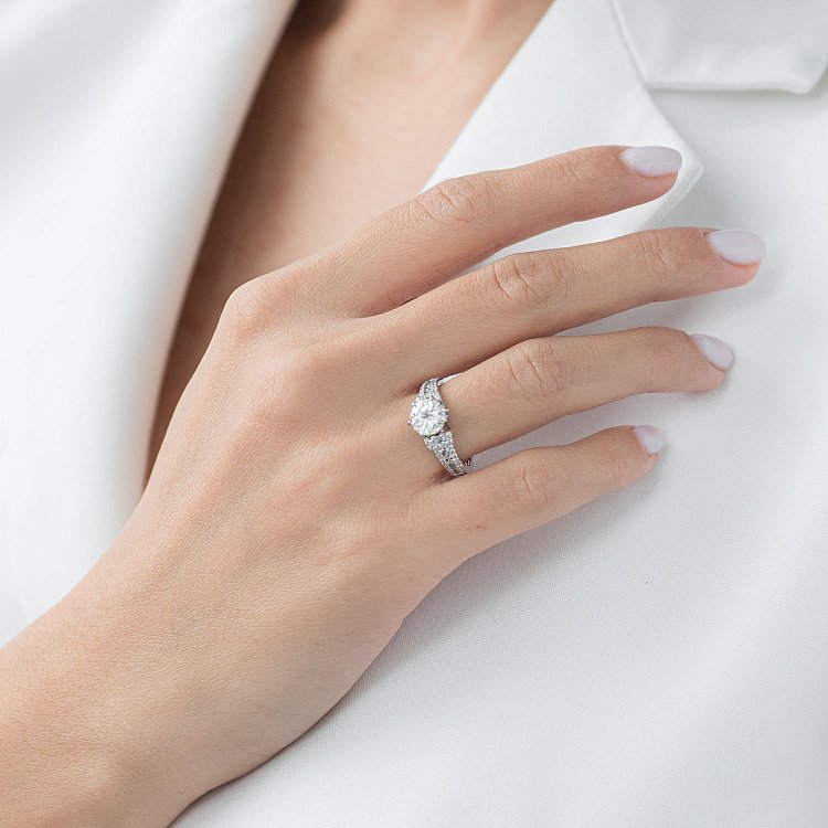 Золота каблучка з діамантами к375 від ювелірного магазину Онікс - 1