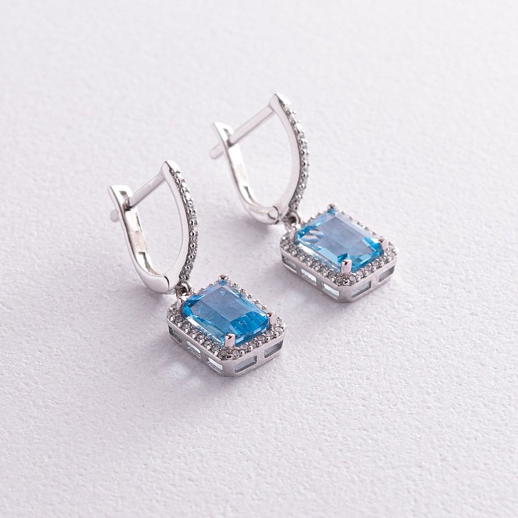 Золоті сережки з блакитним топазом і фіанітами с04172 від ювелірного магазину Онікс