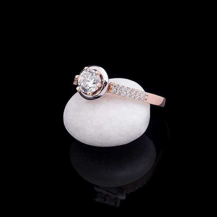 Золота заручальна каблучка з фіанітами к04578 від ювелірного магазину Онікс - 2