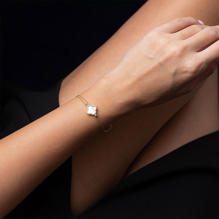 Браслет "Конюшина" в жовтому золоті (перламутр) б04552 від ювелірного магазину Онікс - 1