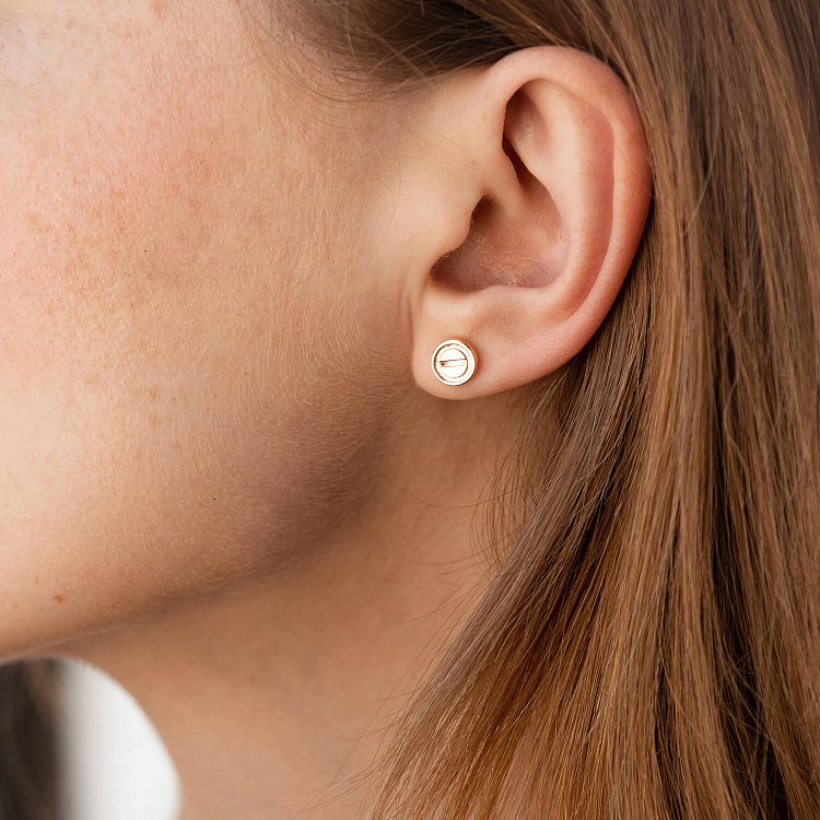 Сережки - пусети "Love" у червоному золоті с07731 від ювелірного магазину Онікс - 2