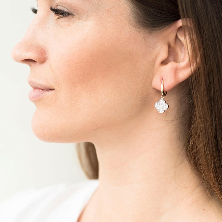 Золоті сережки "Конюшина" з фіанітами с04398 від ювелірного магазину Онікс - 2