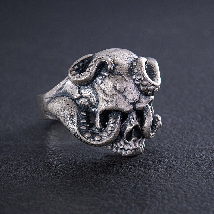 Мужское серебряное кольцо "Череп со щупальцами осьминога" 112716 от ювелирного магазина Оникс