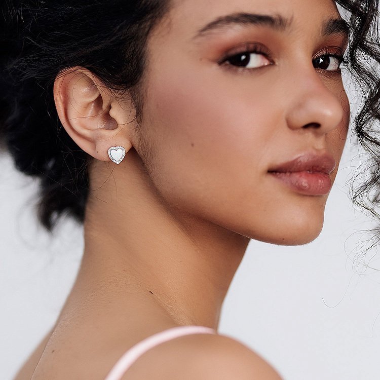 Золоті сережки-пусети "Сердечка" (ім. опал, фіаніт) с06328 від ювелірного магазину Онікс - 2