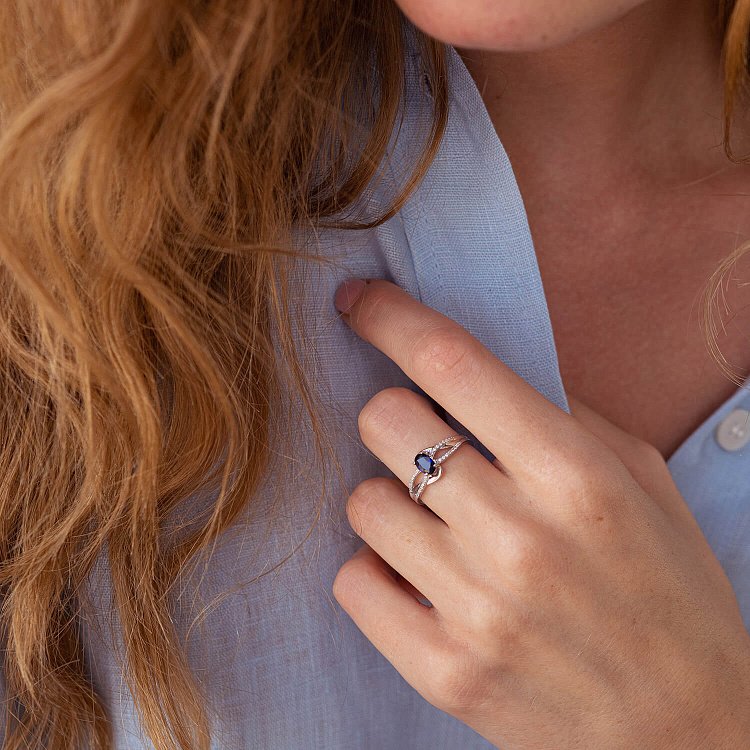 Золотое кольцо с синим сапфиром и бриллиантами C01286R от ювелирного магазина Оникс - 3