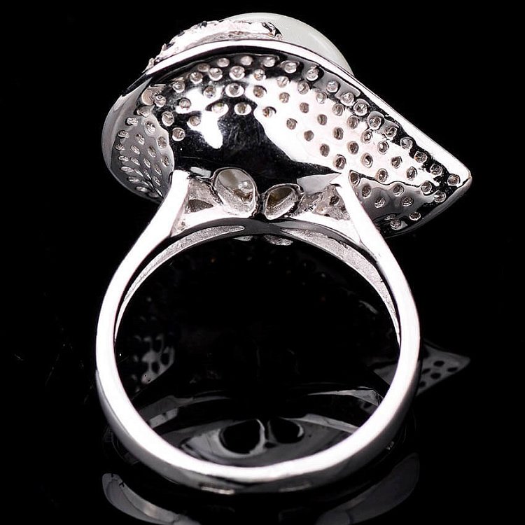 Серебряное кольцо (фианиты, искусственный жемчуг). 111228 от ювелирного магазина Оникс - 2