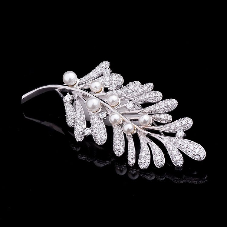 Серебряная заколка с жемчугом 16080 от ювелирного магазина Оникс