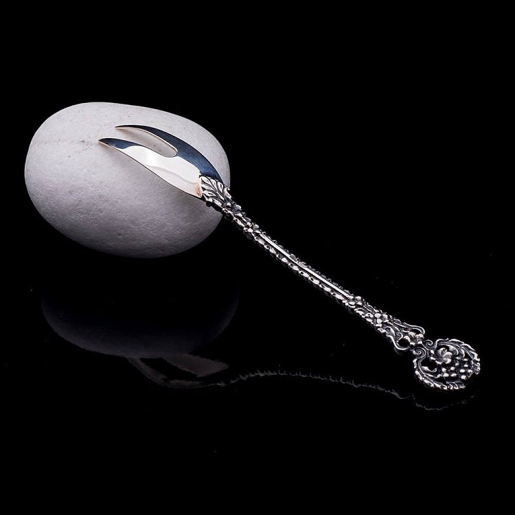 Серебряная вилка 24033 от ювелирного магазина Оникс - 1