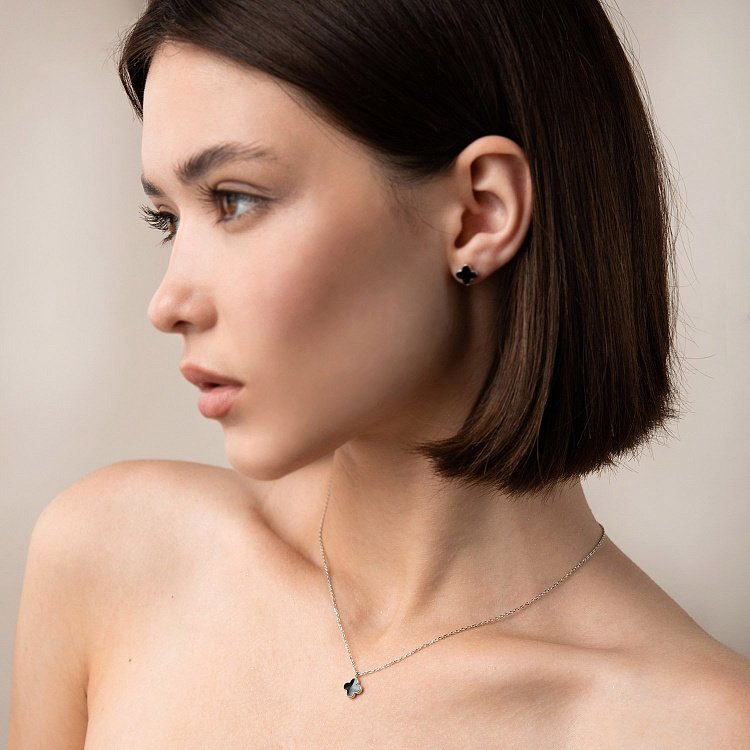 Срібні сережки - пусети "Конюшина" (чорна емаль) 123049 від ювелірного магазину Онікс - 2