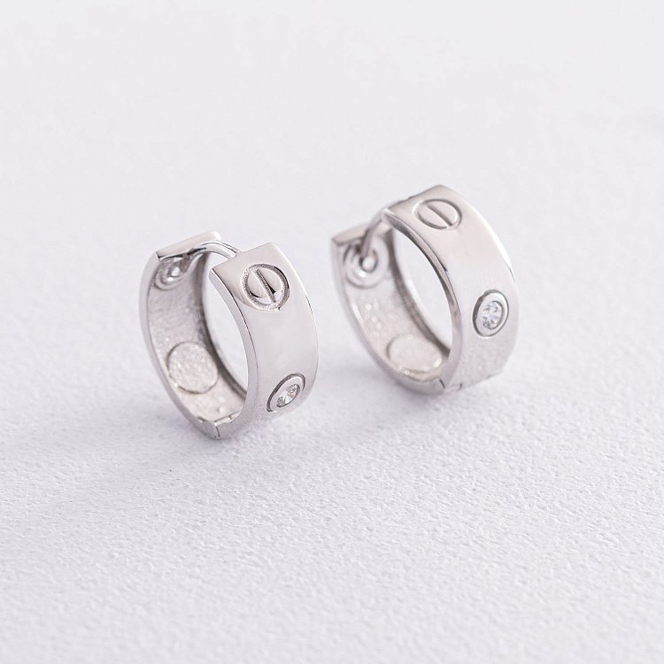 Сережки - кільця "Love" в білому золоті  с07313 від ювелірного магазину Онікс