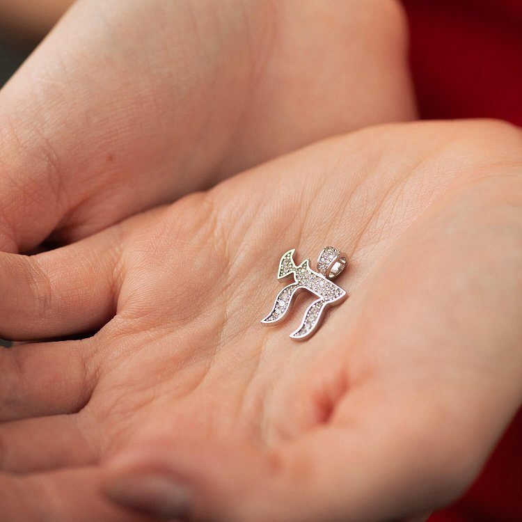 Срібна підвіска "Хай" з фіанітами 1192 від ювелірного магазину Онікс - 1