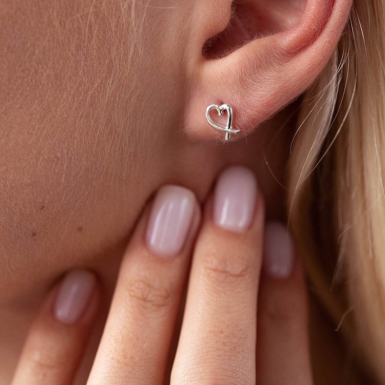 Сережки - пусети "Сердечка" в сріблі 122918 від ювелірного магазину Онікс - 4