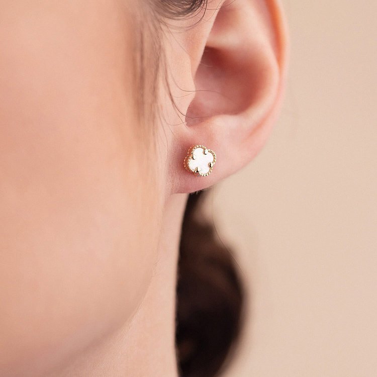 Cерьги - пусеты "Клевер" с перламутром mini (желтое золото) с08406 - 3 Cерьги - пусеты "Клевер" с перламутром mini (желтое золото) с08406 от ювелирного магазина Оникс - 3