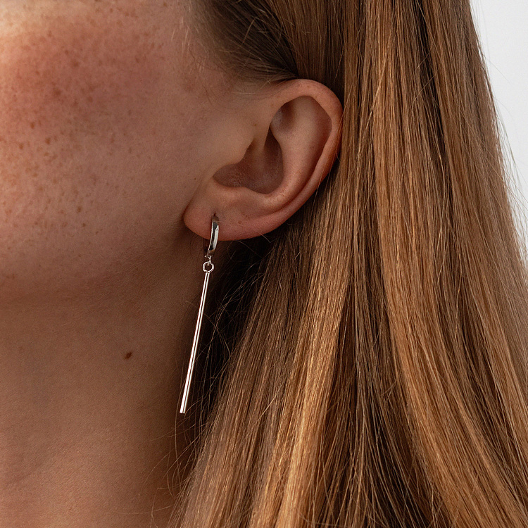 Срібні сережки "Лаконічність" 122730 від ювелірного магазину Онікс