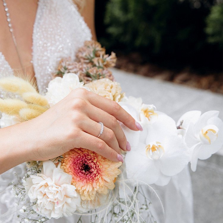 Срібна каблучка з фіанітами 112579 від ювелірного магазину Онікс - 9