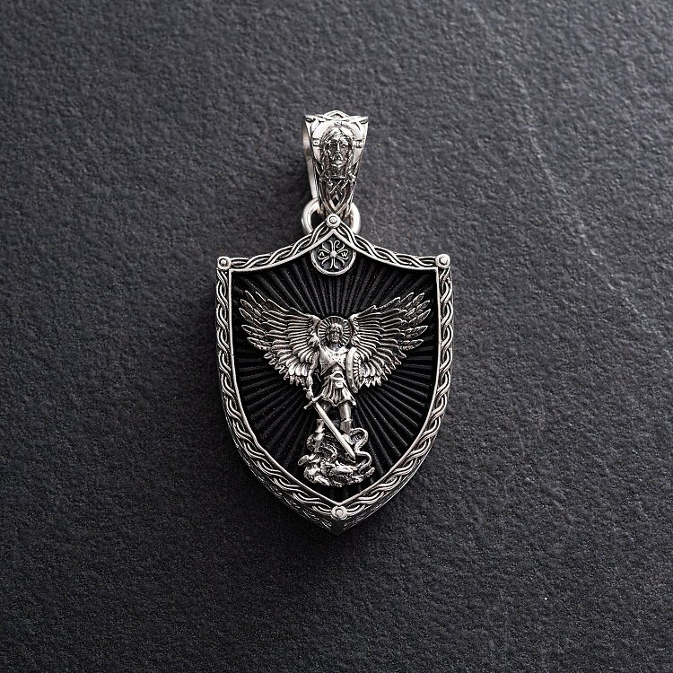 Серебряный кулон "Св. Георгий Подебедоносец" с эбеновым деревом 1270 от ювелирного магазина Оникс