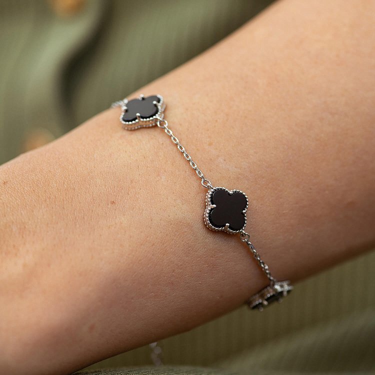 Серебряный браслет "Клевер" с ониксом OR128204 от ювелирного магазина Оникс - 3