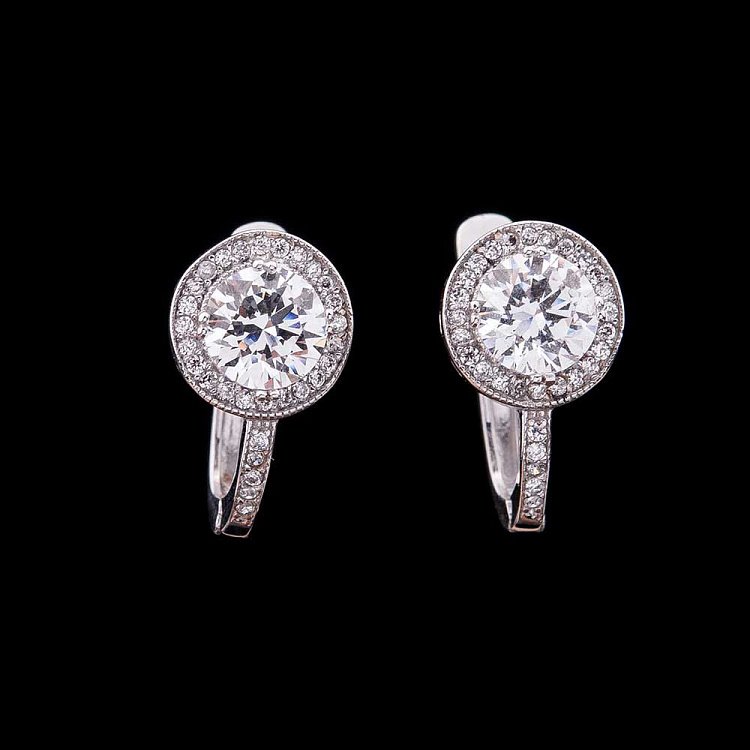 Золотые серьги с фианитами с01955 от ювелирного магазина Оникс - 1