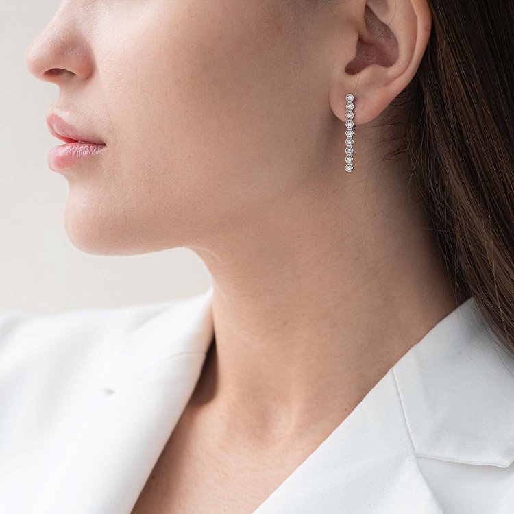 Срібні сережки "Грані" з фіанітами 122908 від ювелірного магазину Онікс - 1