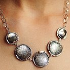 Серебряное женское колье 15065 от ювелирного магазина Оникс