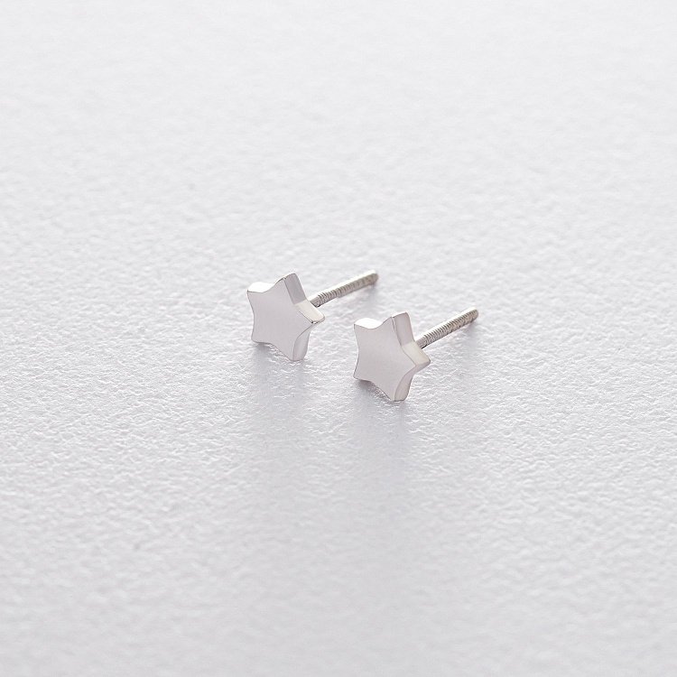 Золотые серьги-гвоздики со звездочками с06184 от ювелирного магазина Оникс