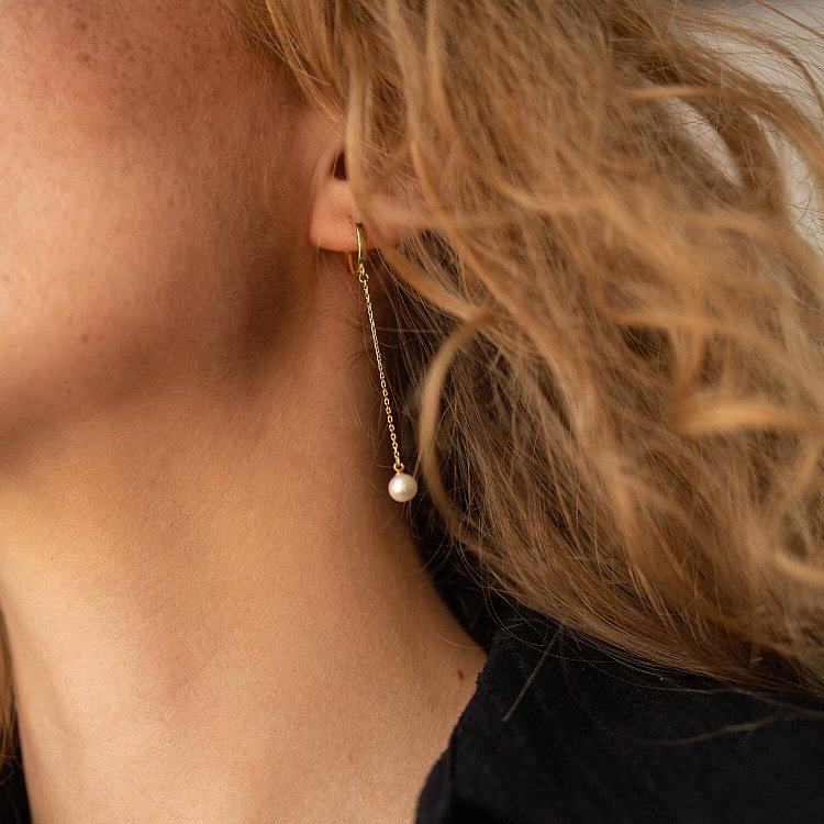 Сережки - кільця "Перлина на ланцюжку" у жовтому золоті с08356 від ювелірного магазину Онікс - 7